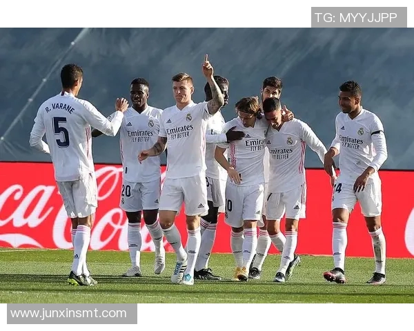 皇马与巴伦西亚激战正酣直播盛况全程回顾与精彩瞬间分析